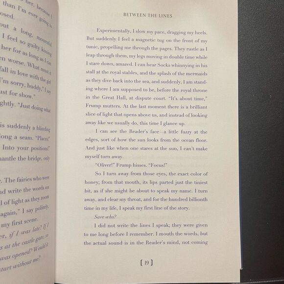 Between the Lines by Jodi Picoult and Samantha Van Leer - Picture 5 of 8